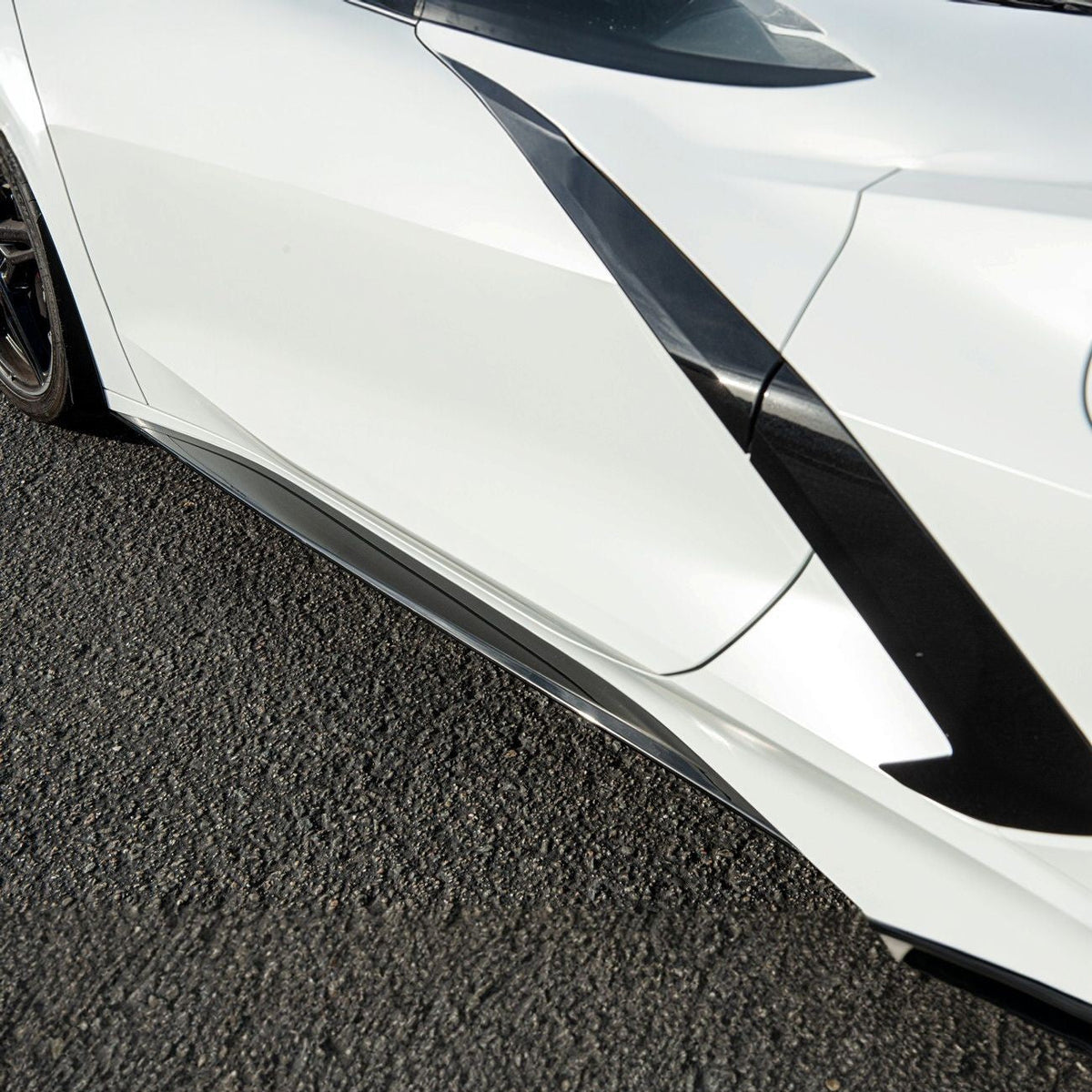 Chevrolet Corvette C8 Z51 Package Side Skirts image 57
